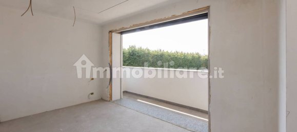 3 bedrooms Villa in Legnano, Italy No. 100372 3