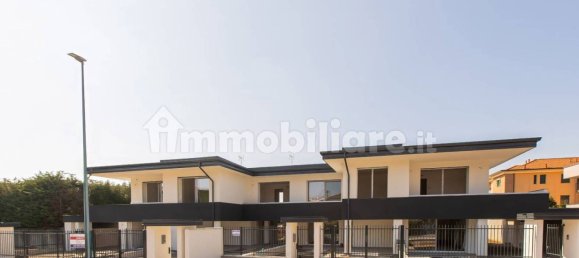 3 bedrooms Villa in Legnano, Italy No. 100372 12