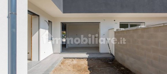 3 bedrooms Villa in Legnano, Italy No. 100372 9