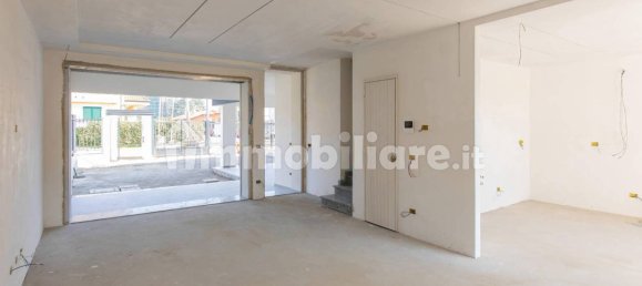 3 bedrooms Villa in Legnano, Italy No. 100372 7