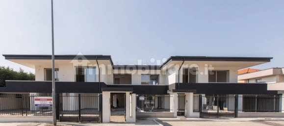 3 bedrooms Villa in Legnano, Italy No. 100372 13