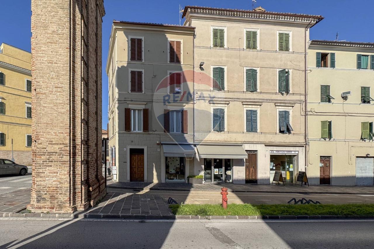 5 rooms Apartment in Jesi, Italy No. 5691