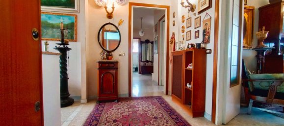 5 rooms Apartment in Rome, Italy No. 287533 2