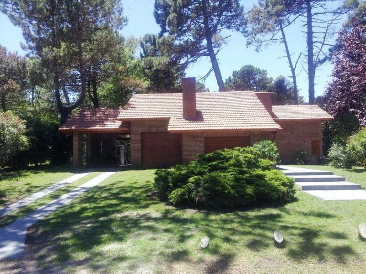 3 bedrooms House in Mar del Plata, Argentina No. 66151