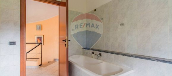 3 Schlafzimmer Villa in Gorla Minore, Italy, Nr. 263558 18