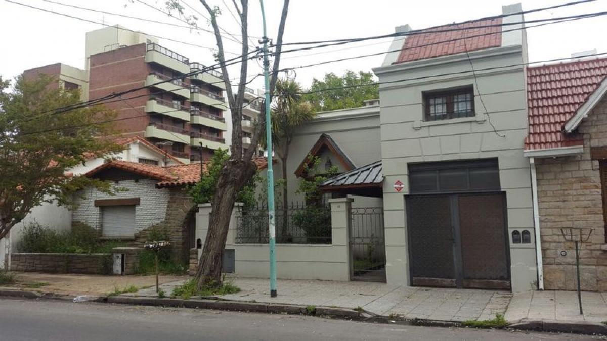 Дом с 5 спальнями в Мар-дель-Плата, Аргентина № 101584