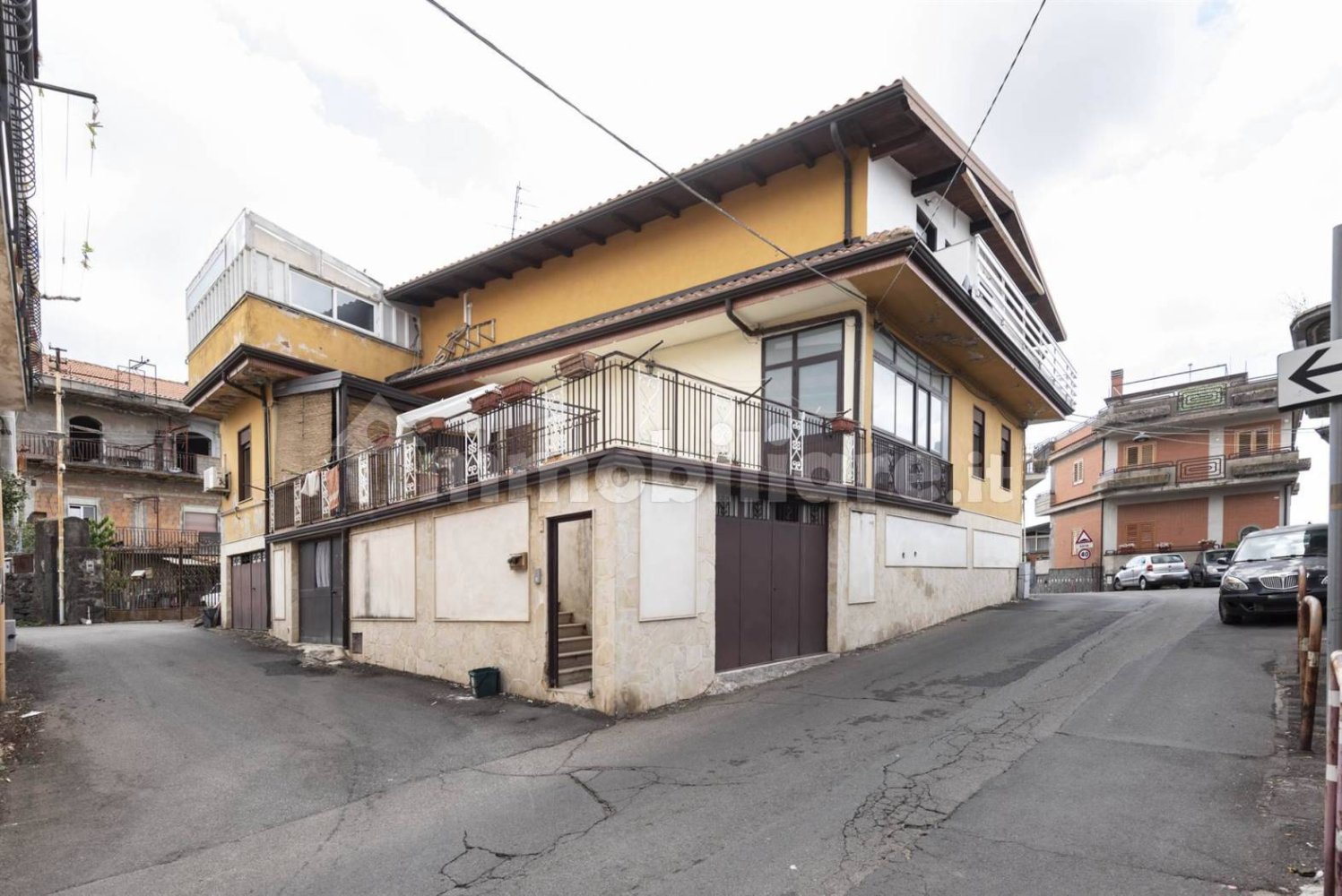 5 rooms Building in Aci Bonaccorsi, Italy No. 375235