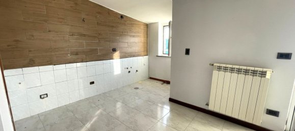 4 rooms Apartment in Giugliano in Campania, Italy No. 114776 3