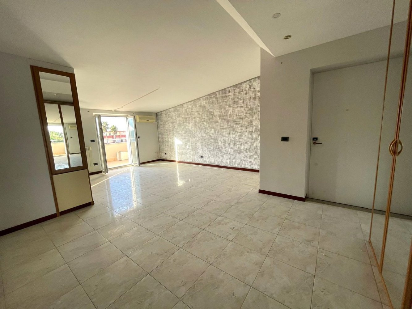 4 rooms Apartment in Giugliano in Campania, Italy No. 114776