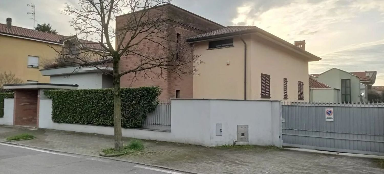 4 rooms Villa in Mezzago, Italy No. 7740