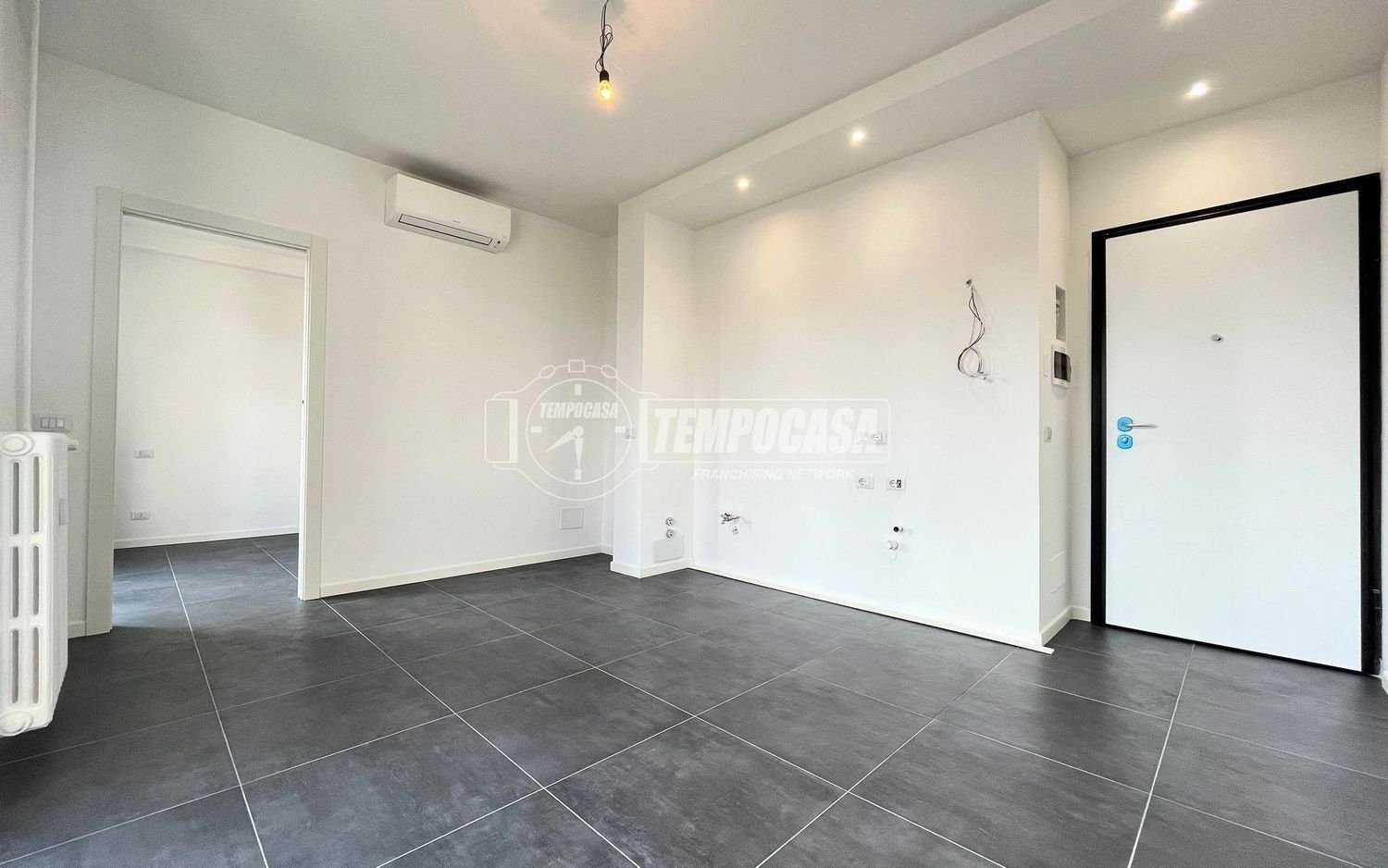 2 rooms Apartment in Milan, Italy No. 248313