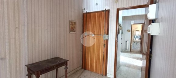 4-Zimmer Wohnung in Naples, Italy, Nr. 37488 5