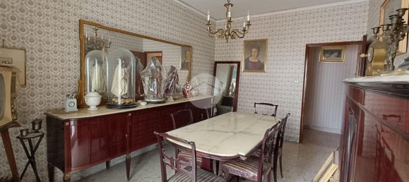 4-Zimmer Wohnung in Naples, Italy, Nr. 37488 3