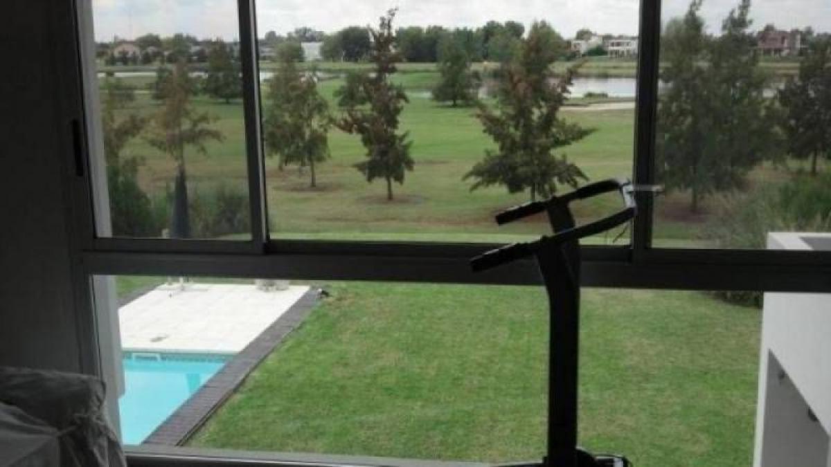 Дом с 3 спальнями в Тигре, Аргентина № 76640