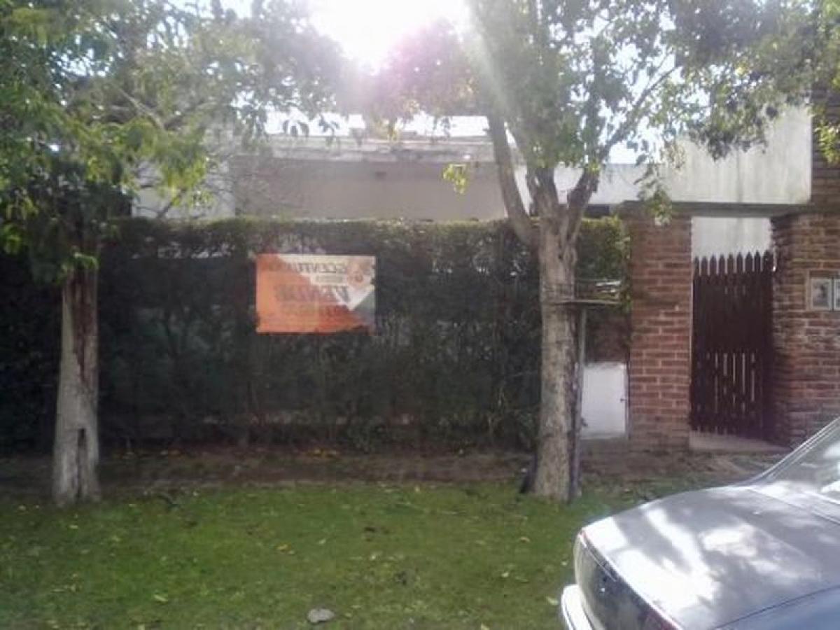 2 bedrooms House in Berazategui, Argentina No. 59213