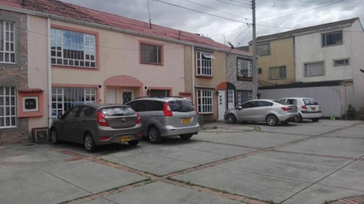 3 bedrooms House in Bogota, Colombia No. 11306