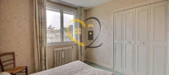 Casa T3 em Saint-Germain-du-Puy, France N.º 76911 7