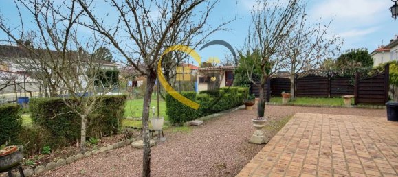 Casa T3 em Saint-Germain-du-Puy, France N.º 76911 11