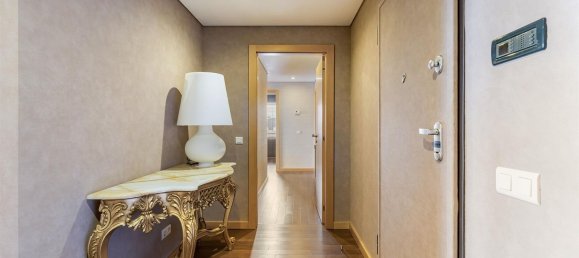 3 bedrooms Apartment in Porto, Portugal No. 97702 2