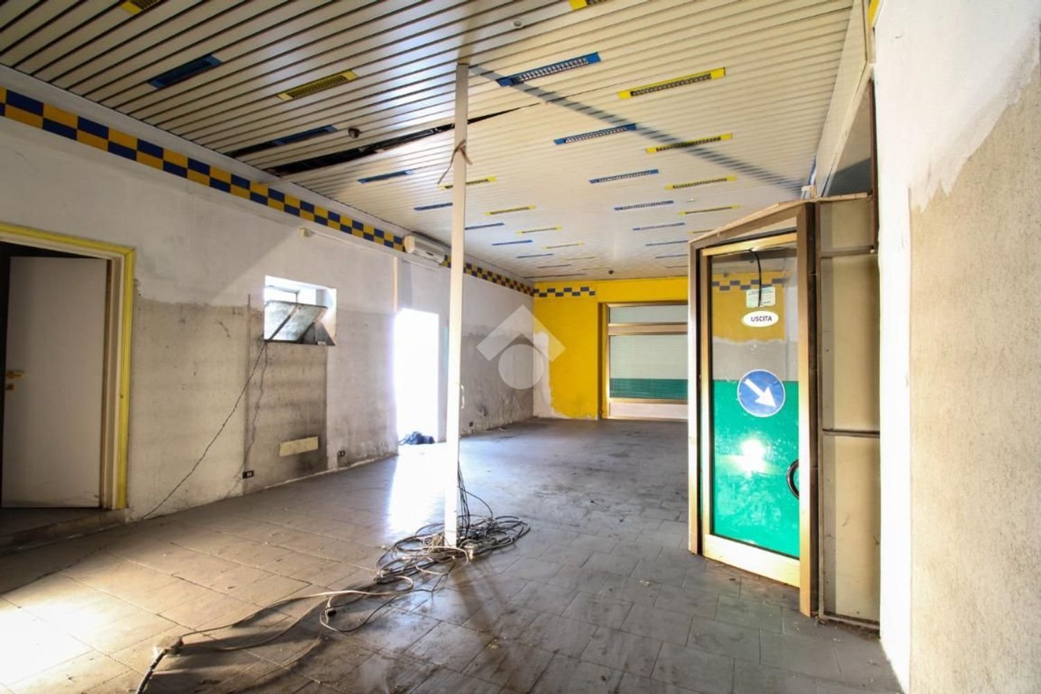 Gewerbliche Immobilie in Sirtori, Italy 150m², Nr. 78326