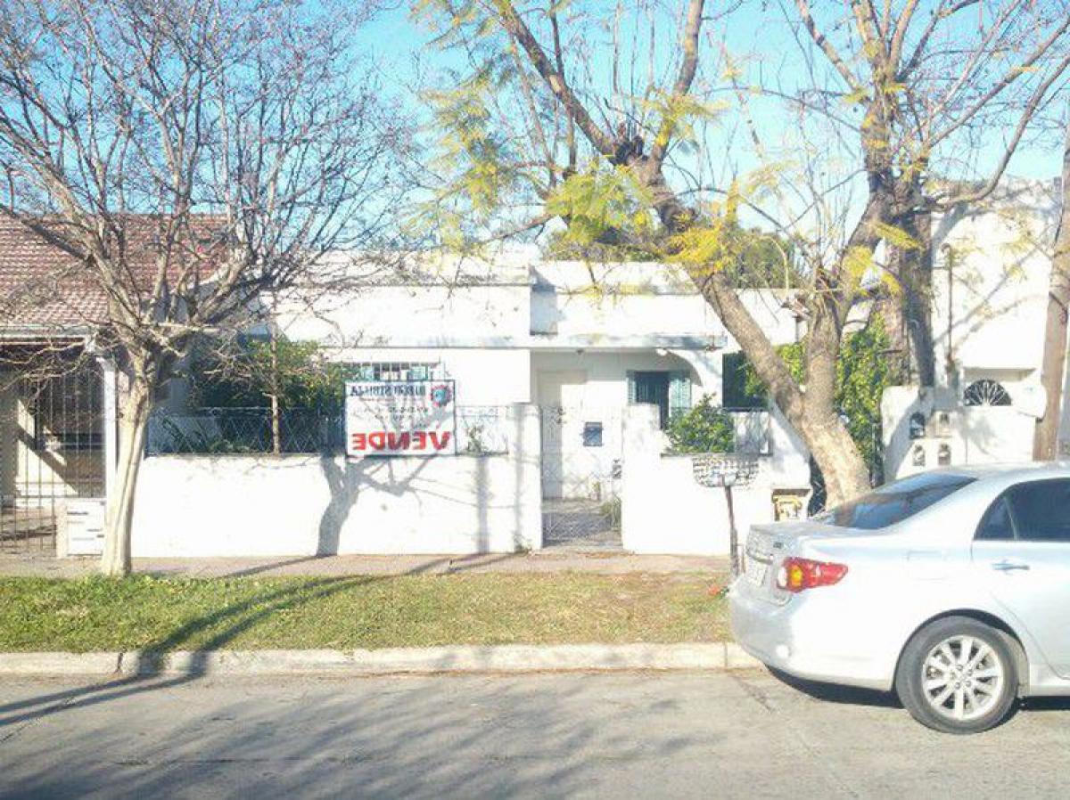 Дом с 3 спальнями в Ланус, Аргентина № 564