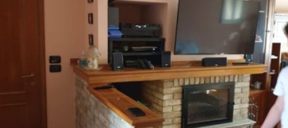 3 rooms Apartment in Muggiò, Italy No. 251693 6