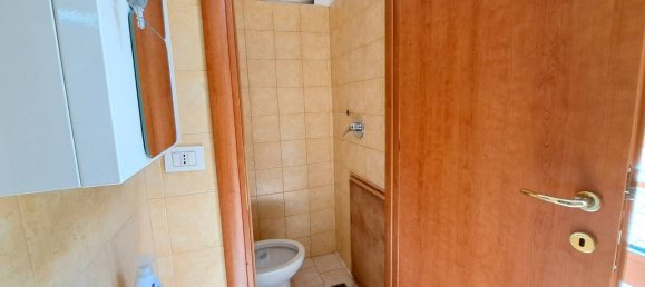 2-Zimmer Gewerbliche Immobilie in Turin, Italy, Nr. 55506 8