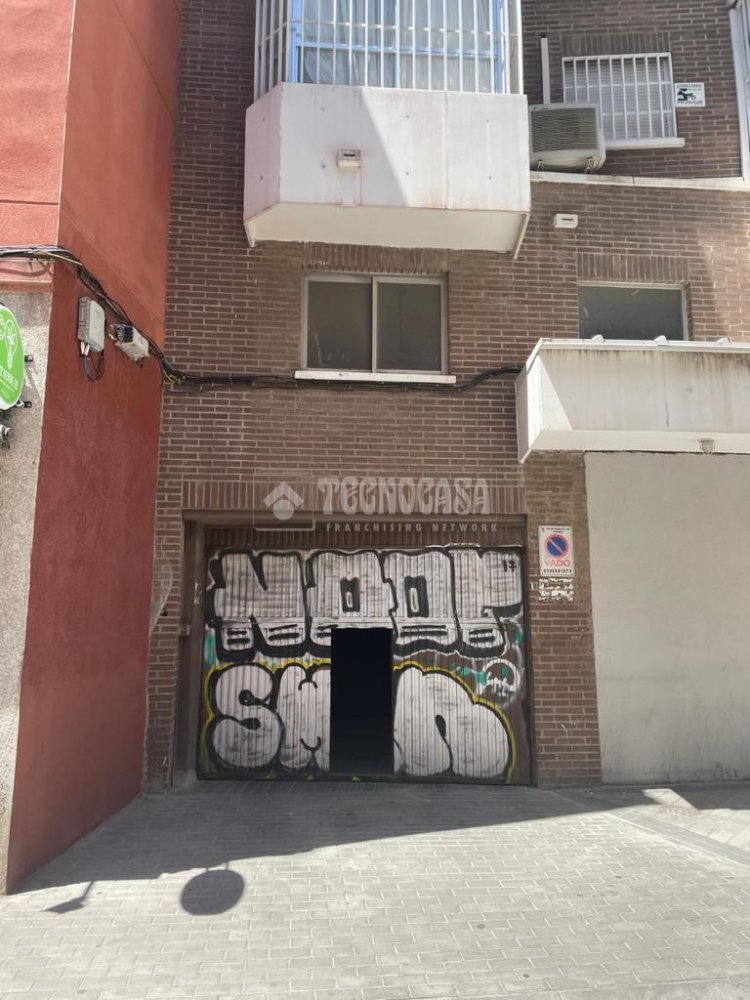 13m² Parking in Madrid, Spain No. 144175