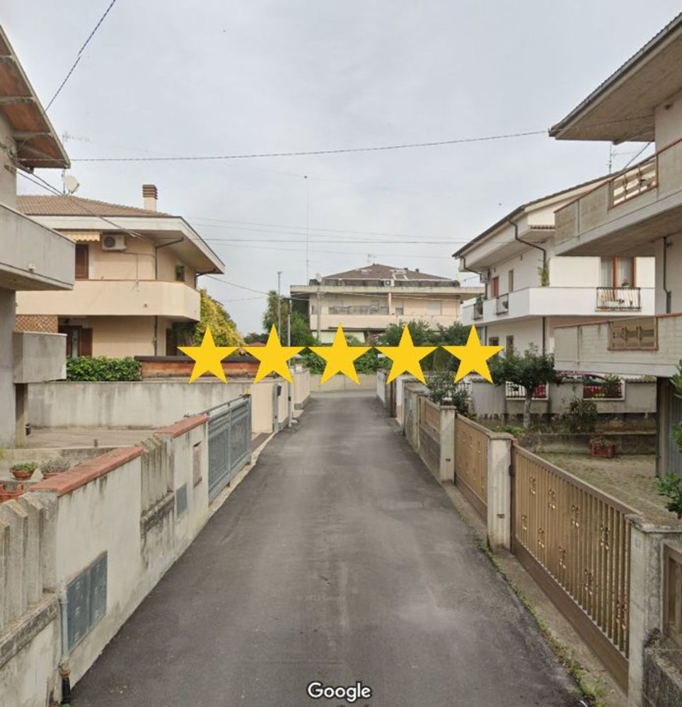 5 rooms Apartment in Cappelle sul Tavo, Italy No. 238424