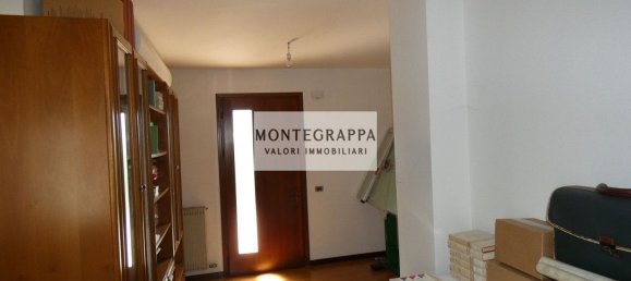 4 bedrooms House in Castelfranco Veneto, Italy No. 359178 8