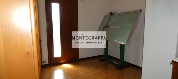 4 bedrooms House in Castelfranco Veneto, Italy No. 359178 4