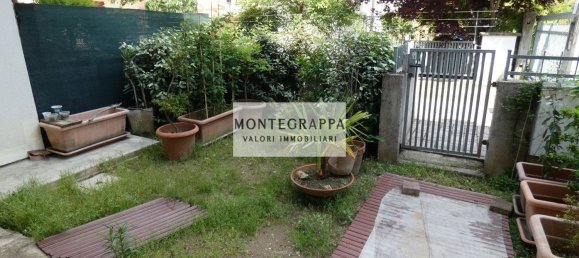 4 bedrooms House in Castelfranco Veneto, Italy No. 359178 10