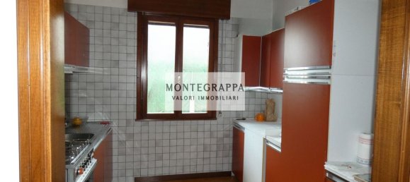 4 bedrooms House in Castelfranco Veneto, Italy No. 359178 2