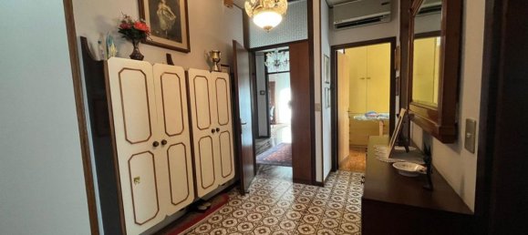 5 rooms Apartment in Padua, Italy No. 195155 8