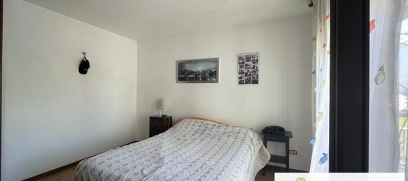 Дом с 9 комнатами в Кампанья Лупия, Италия № 21839 3