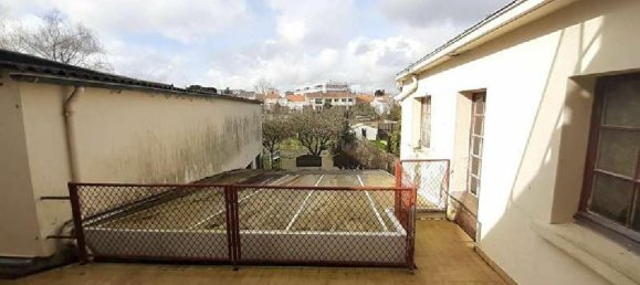 253m² Commercial property in La Roche-sur-Yon, France No. 277962 4