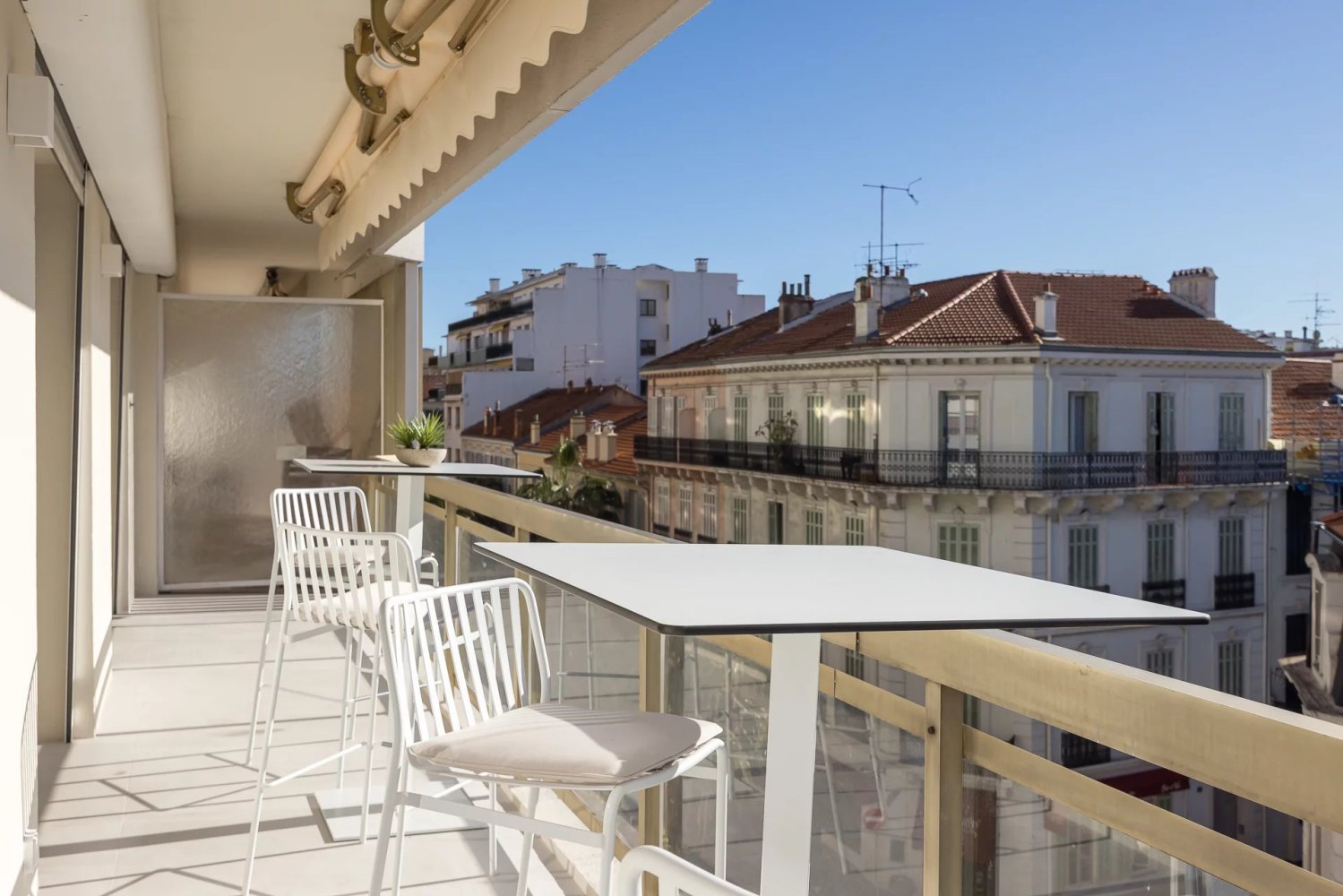 Apartamento de 2 dormitorios en Cannes, France No. 1486