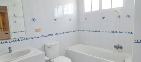 5 bedrooms House in Pattaya, Thailand No. 27056 3