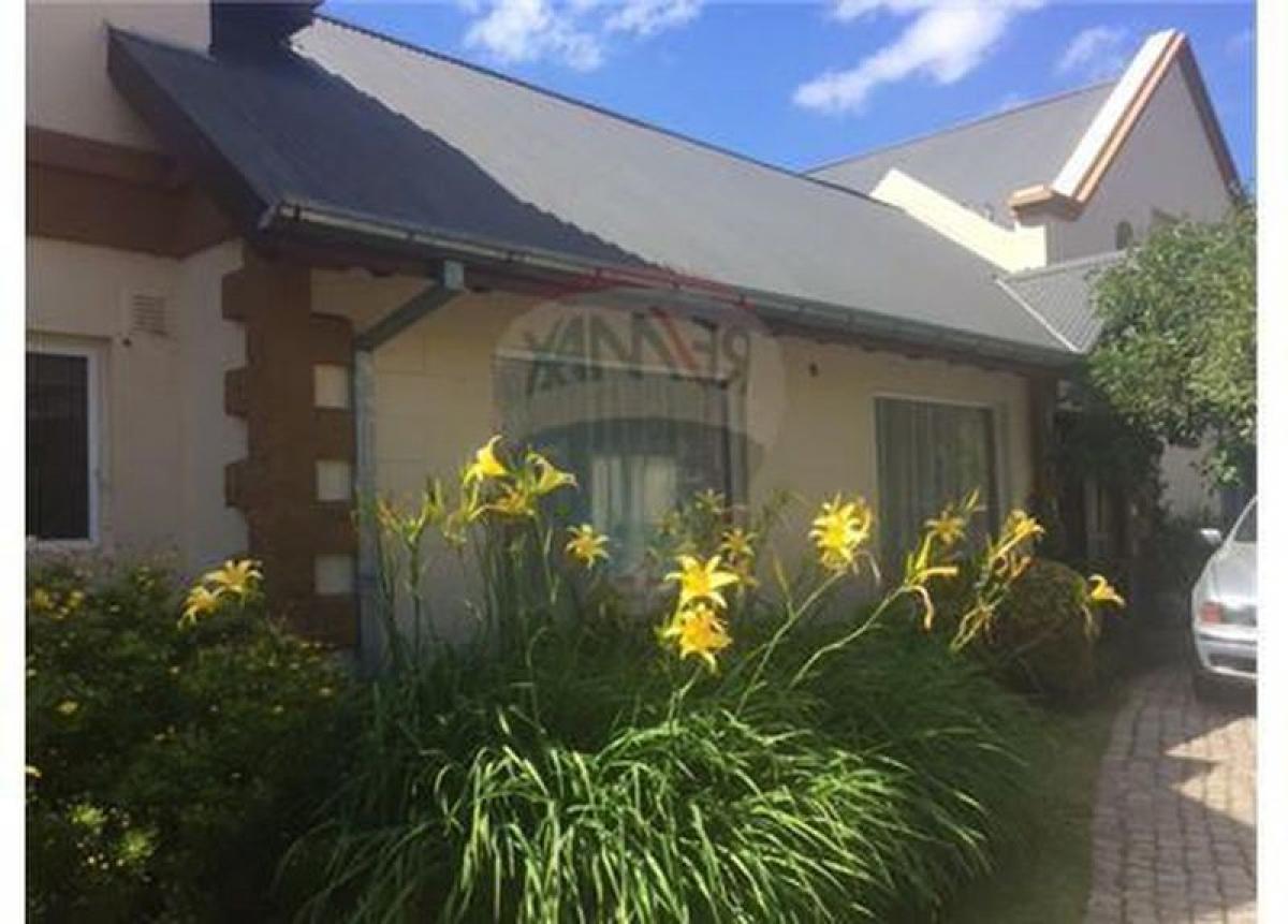 Дом с 4 спальнями в Мальвинас Архентинас, Аргентина № 53233