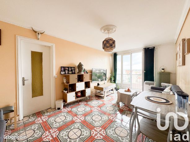 Apartamento de 3 dormitorios en Drancy, France No. 314135