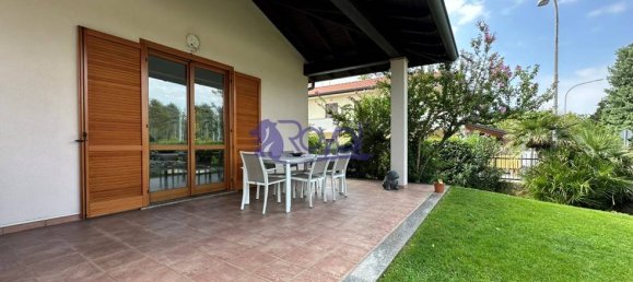 3 bedrooms Villa in Parabiago, Italy No. 327597 3