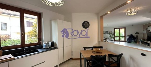 3 bedrooms Villa in Parabiago, Italy No. 327597 12