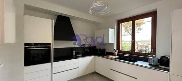 3 bedrooms Villa in Parabiago, Italy No. 327597 10