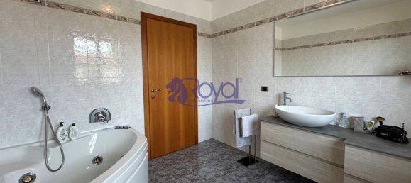 3 bedrooms Villa in Parabiago, Italy No. 327597 27