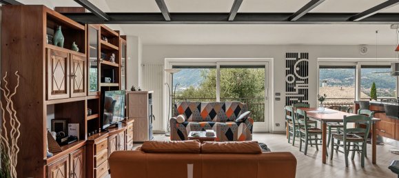 4 Schlafzimmer Villa in Colico, Italy, Nr. 109482 3