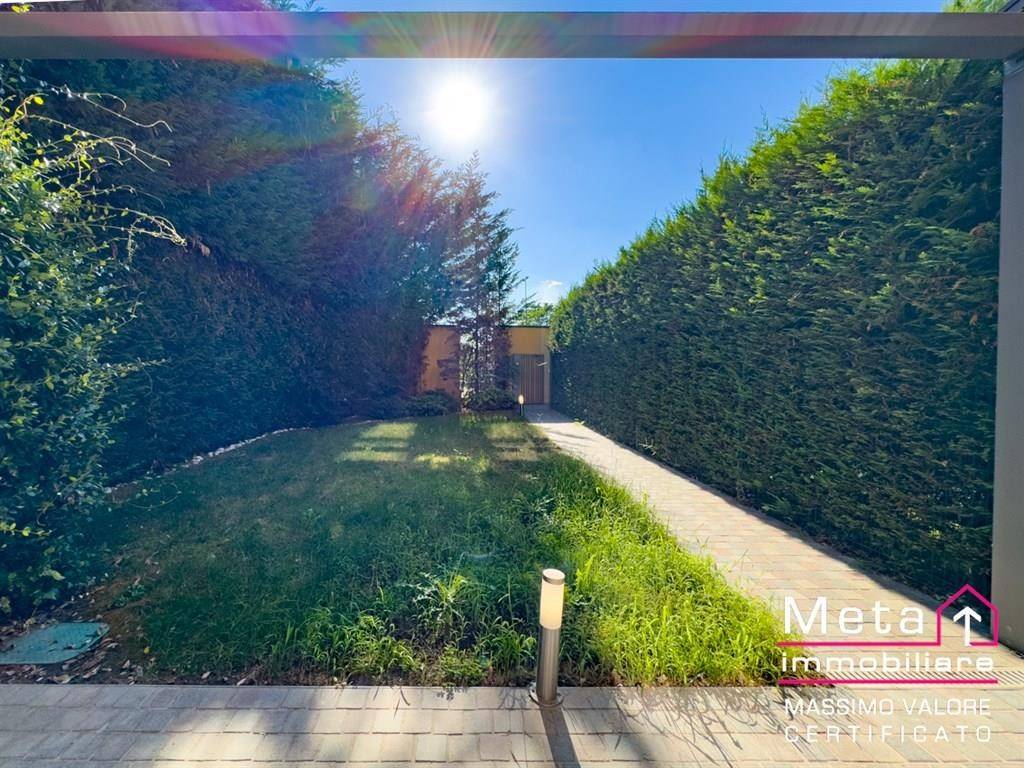 Apartamento de 2 dormitorios en Milan, Italy No. 374050