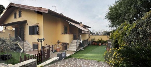 3 bedrooms Villa in Rome, Italy No. 22981 2