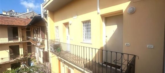 2 bedrooms Apartment in Milan, Italy No. 357777 2