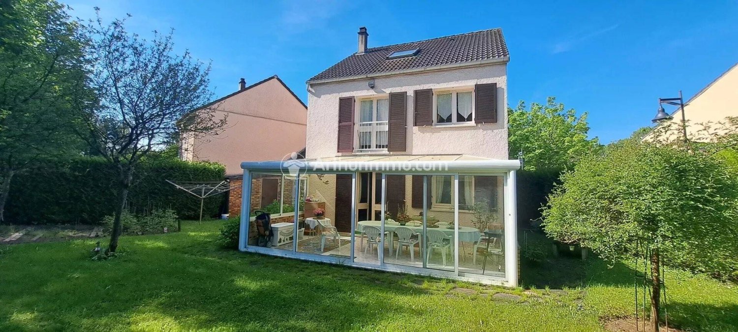 Casa de 3 dormitorios en Sarcelles, France No. 171233