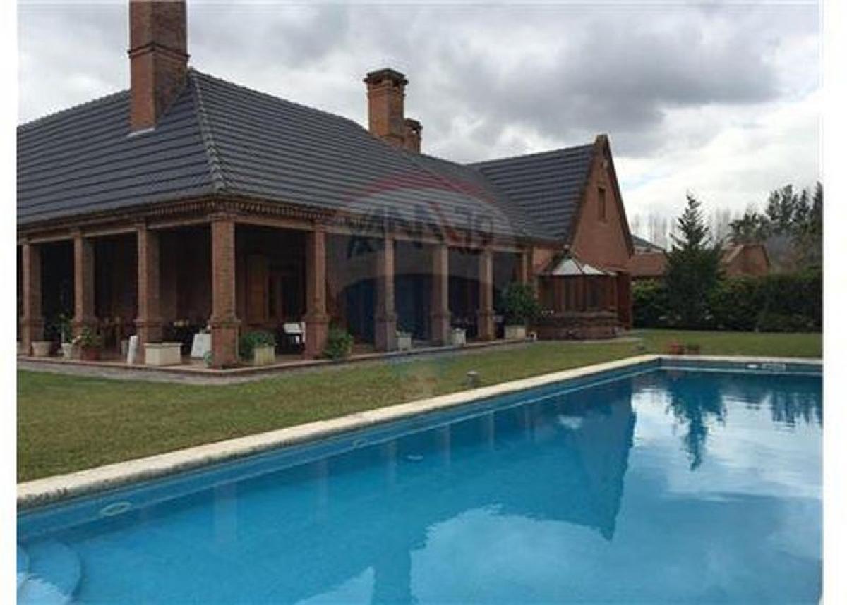 4 bedrooms House in Pilar, Argentina No. 12535